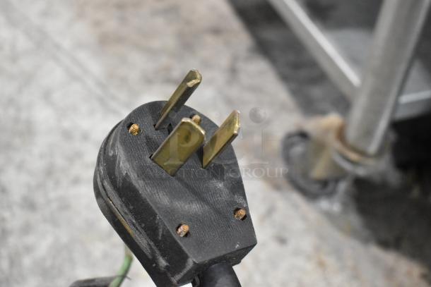 Close-up of a power plug for a Bunn CWTF 4/2 TWIN commercial coffee machine.