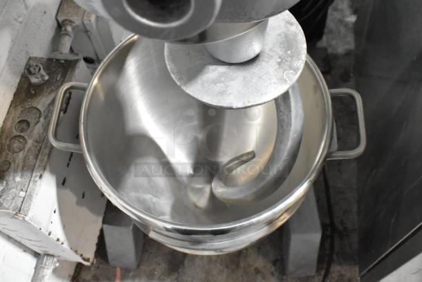 Hobart D-300 30 Quart Planetary Dough Mixer with stainless steel bowl and dough hook. 208V, 3-phase. Good condition.