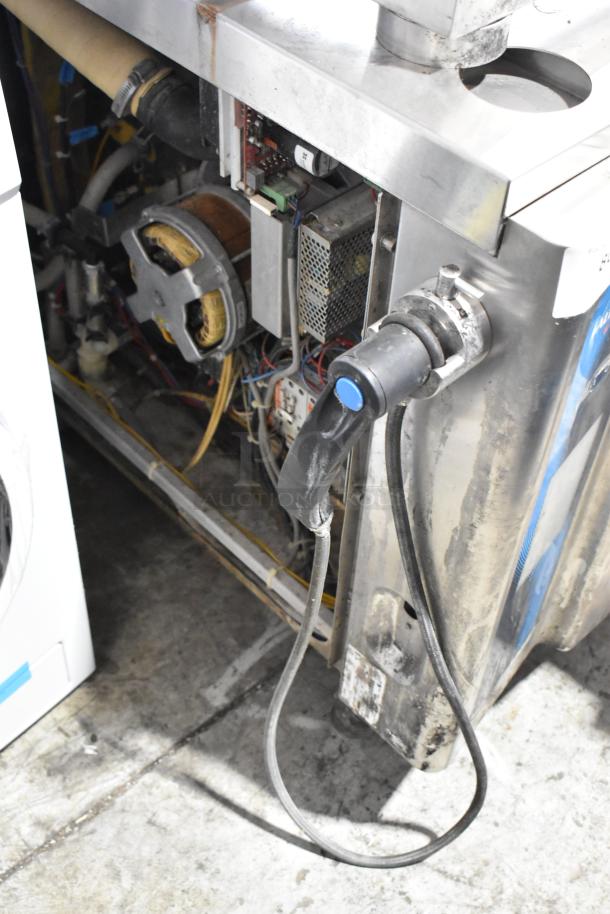 Alto Shaam 7.14 ESI stainless steel combi oven, visible internal wiring, mounted on equipment stand. Broken glass noted.