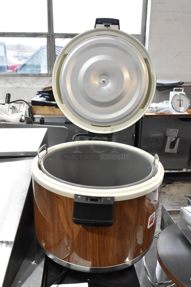 Town 56916W Metal Rice Cooker, countertop model. Wood finish, open lid, 120 volts, 1 phase. Clean and functional.