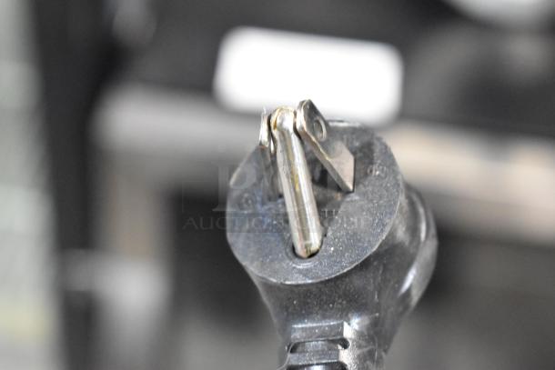 Close-up of 2017 True GDM-12-HC-LD cooler plug, indicating 115 volts, single-phase power requirement.