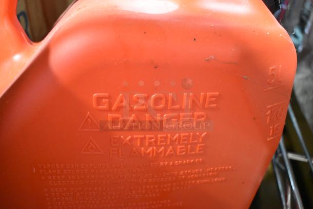 Orange gasoline container with "Gasoline Danger" and "Extremely Flammable" warnings, 5L capacity.