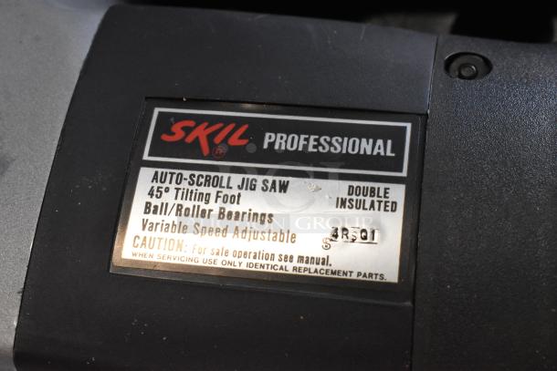 Skil 4650 Auto-scroll Jig Saw, professional model, features 45° tilting foot, ball/roller bearings, variable speed, in hard case.