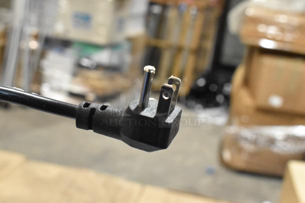 Close-up of a 115V, 1-phase power plug for Avantco 360DFC20HCL ice cream freezer, ensuring compatibility with commercial power outlets.