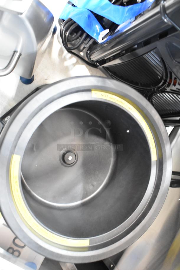 Brand new Vollrath 7411 Mirage 11 Qt. Induction Rethermalizer, Galaxy 177CRG3B, 120V, visible dent, labeled "Do NOT add water."