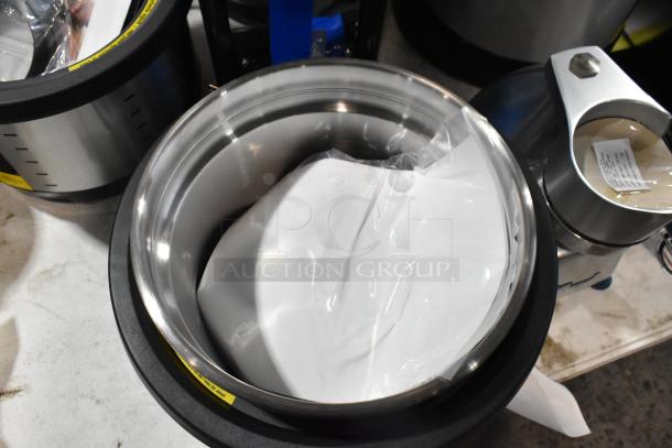 BRAND NEW Vollrath 7411 Mirage® 11 Qt. Induction Rethermalizer, 120V, visible scratch and dent, with tags in packaging.