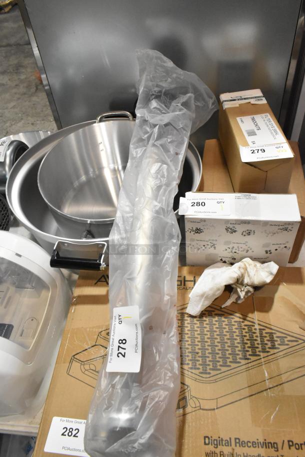 BRAND NEW SCRATCH AND DENT! VitaMix VM0246 Immersion Blender Blade, wrapped in plastic, includes box.