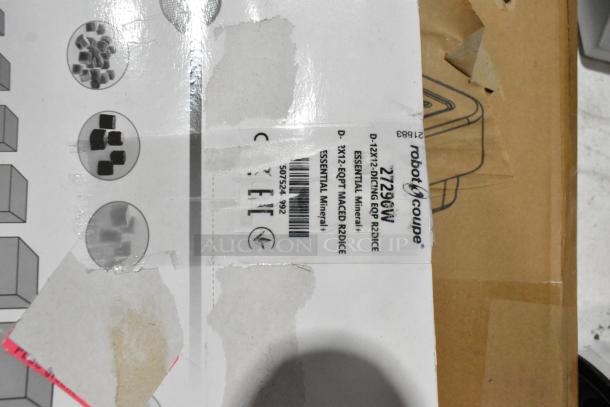 Brand new Robot Coupe 27290W 15/32" x 15/32" dicing kit in original packaging. Box has minor scratches and dents.
