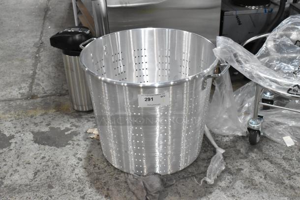 Estella 88538020T, 150 Qt. aluminum colander with handles, new with scratches and dents, marked with auction tag 291.