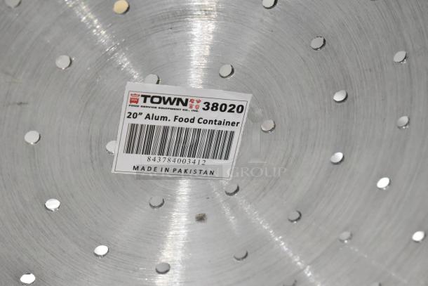 Brand new 150 Qt. tapered aluminum colander with handles, model 88538020T, by Estella. Minor cosmetic flaws.