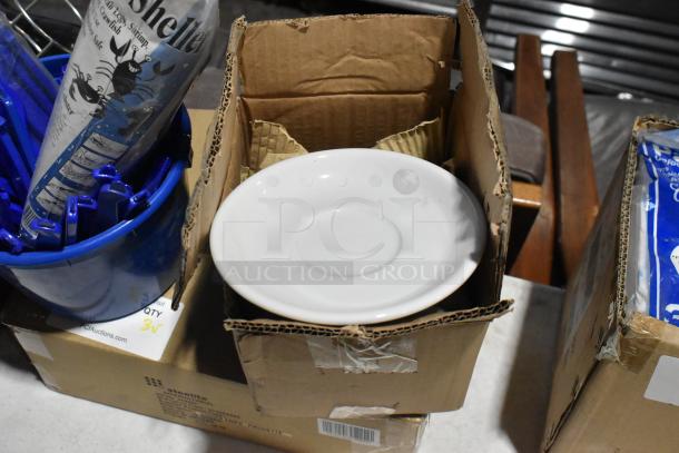 Three new items in boxes: Steelite 049492 dinner knives, sea shell shellfish openers. Condition: scratch and dent. Quantity: 3.