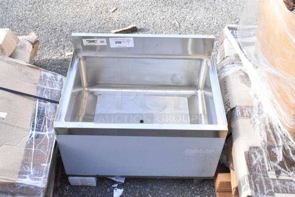 Brand new Regency 600IB1824CP 18"x24" underbar ice bin with 7 circuit cold plate, bottle holders, no legs, slight scratches.