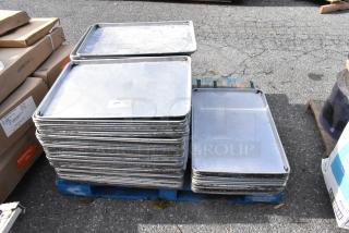 Stack of 103 full-size metal baking pans on a blue pallet. Slightly worn condition, ideal for bulk purchase.