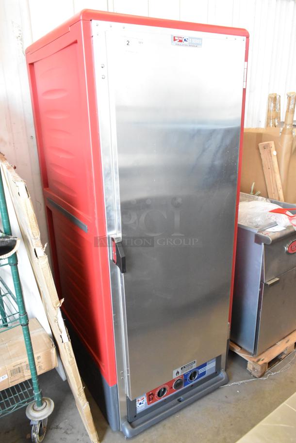 Brand new Metro WC5MM-251002-002 heated holding cabinet, scratch and dent. Features commercial casters, stainless steel finish.