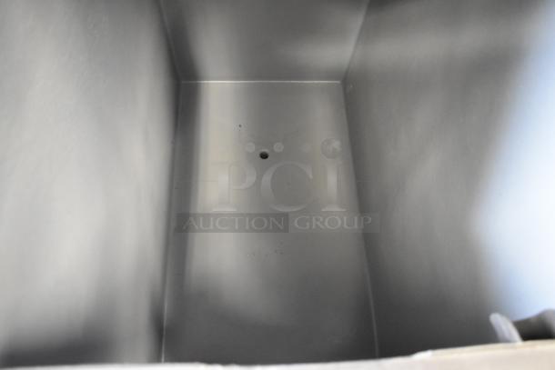 Manitowoc IY0524A-161D stainless steel ice head on B420 bin, 115V, 1 phase; excellent condition, interior view.