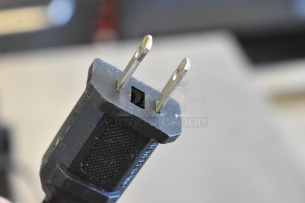 Close-up of a plug for the Crock Pot SCCPMD1-CH Metal Countertop 2 Well Food Warmer, 120 volts, 1 phase.