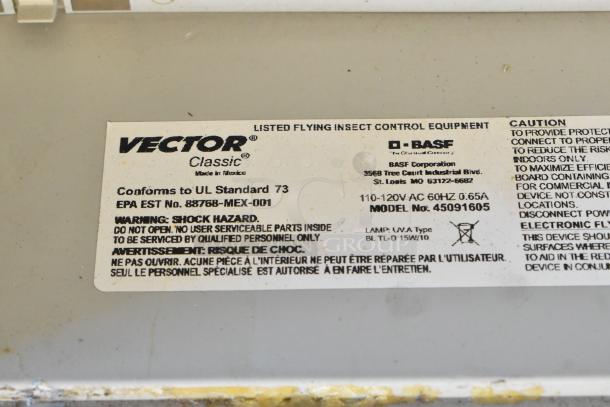 Vector 45091605 bug zapper, 115 volts, 1 phase. Label shows warnings and specifications.