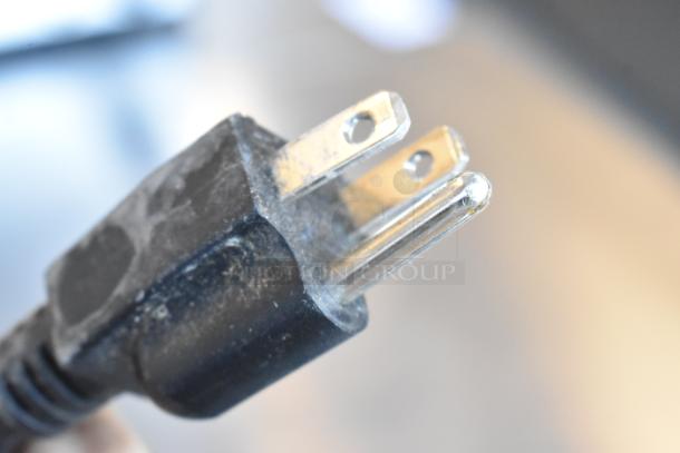 Jun-Air 87R-4MN1-HSBHH nitrogen generator plug. Black, three-pronged power plug for 120V, 1-phase connection.