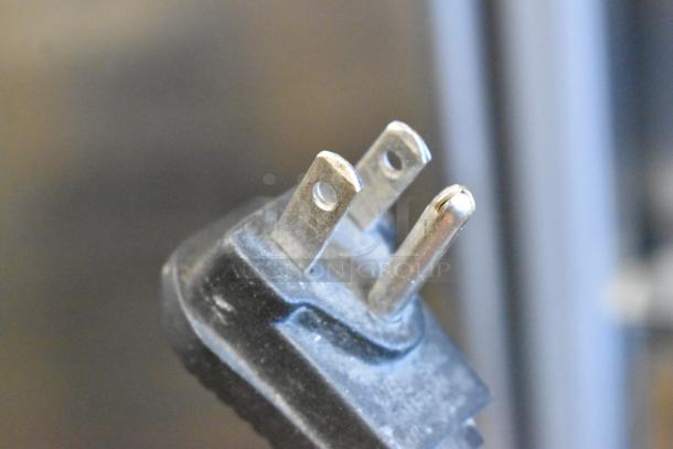 Close-up of a power plug for a Traulsen RHT132WREHHS cooler, 115 volts, 1 phase.