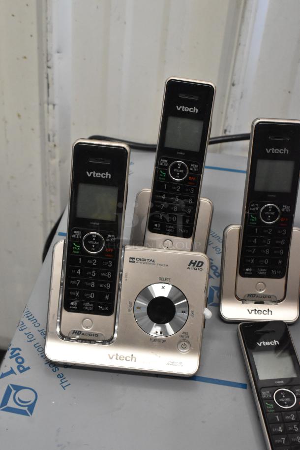 VTech digital phone set with three cordless handsets and answering system. HD audio, in good condition.