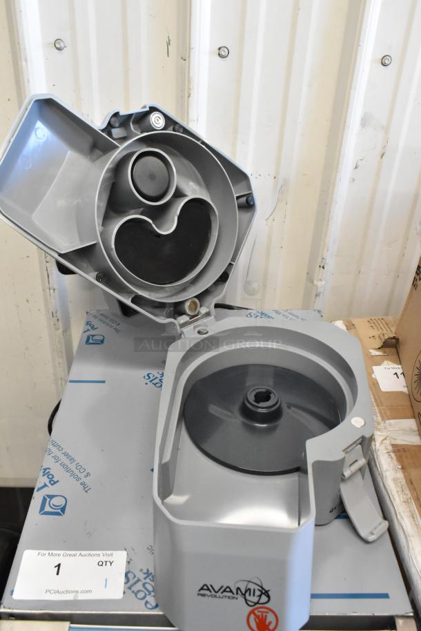 AvaMix food processor parts: continuous feed head, grating blade, and slicing blade. Good condition, ideal for efficient food prep.