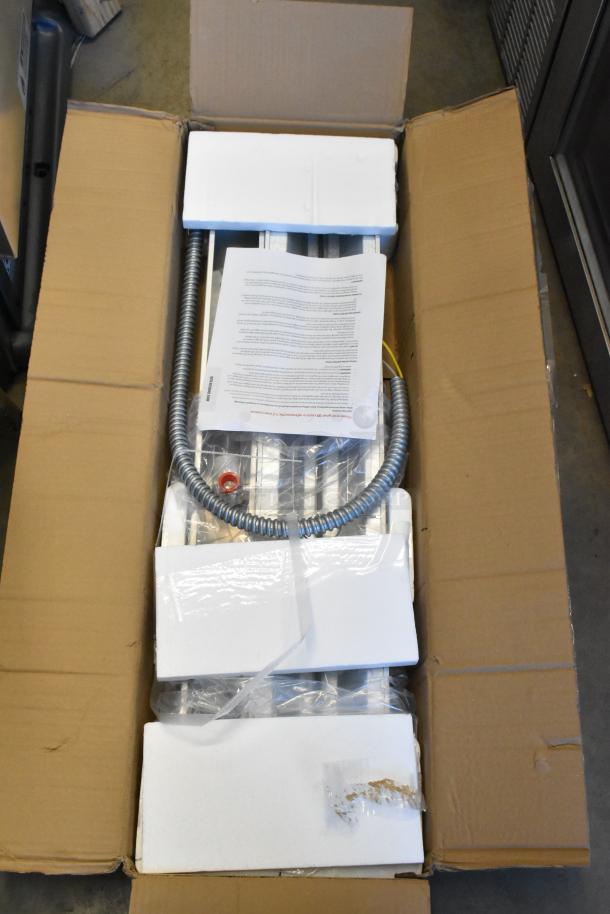 Brand new ServIt 423SW36TLHA 36" lighted strip warmer in box. Scratch and dent condition. Includes single toggle control.