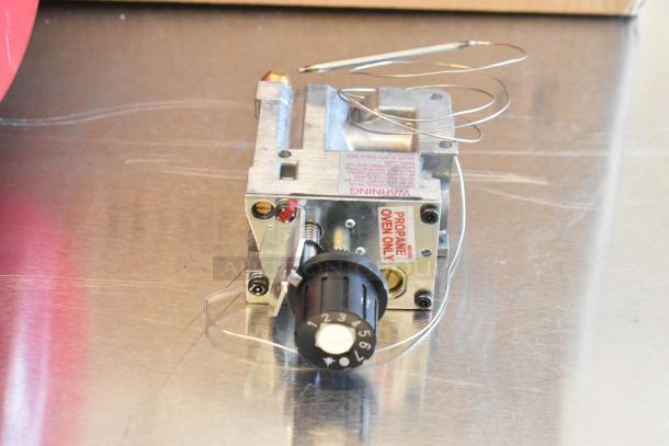 Avantco 177KNOBTAGCS knob for Chef Series CAG griddles, new condition. Label: "Propane Oven Only".