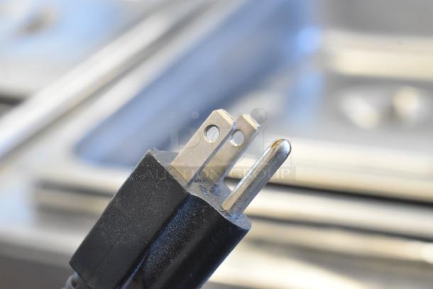 Close-up of a power plug, likely for the Central Pneumatic 100 PSI 3 Gallon Air Compressor. 115 Volts, 1 Phase.