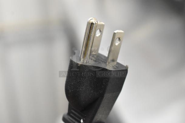 Close-up of a power plug for the Avantco 177SL512 stainless steel meat slicer. 115 Volts, 1 Phase.