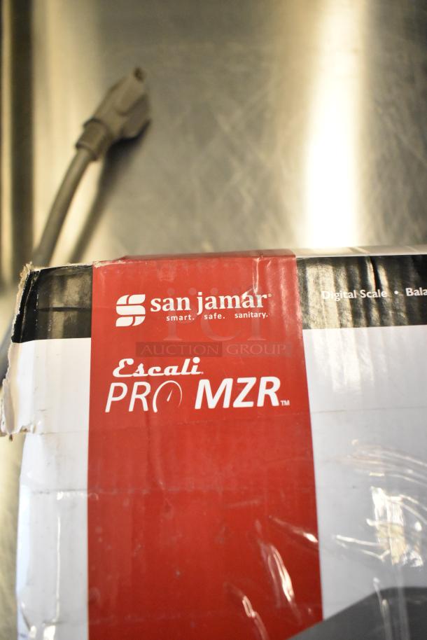 San Jamar Escali PRO MZR packaging box, showing logo and branding. Box has minor dents, indicating scratch-and-dent condition.