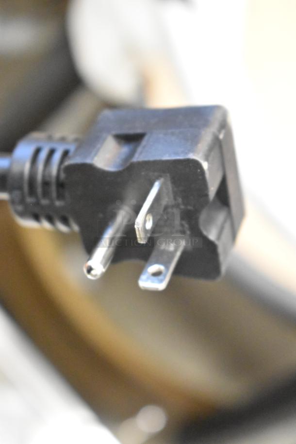 Power plug of Avantco 184T3300D conveyor toaster, brand new condition, 240 volts, close-up image.