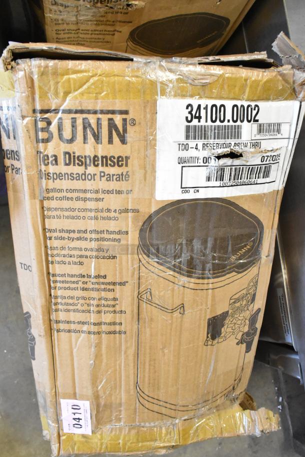 New Bunn 34100.0002 TDO-4 iced tea dispenser in original box. Box has scratches and dents. Brew-through lid included. Barcode and model visible.