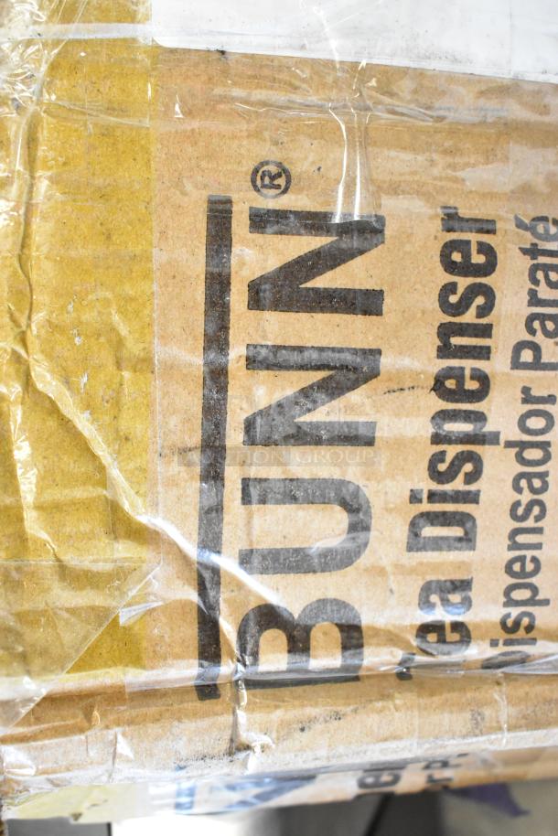 Bunn 34100.0002 TDO-4 4 Gallon Iced Tea Dispenser box with visible logo. Scratch and dent condition, brand new.