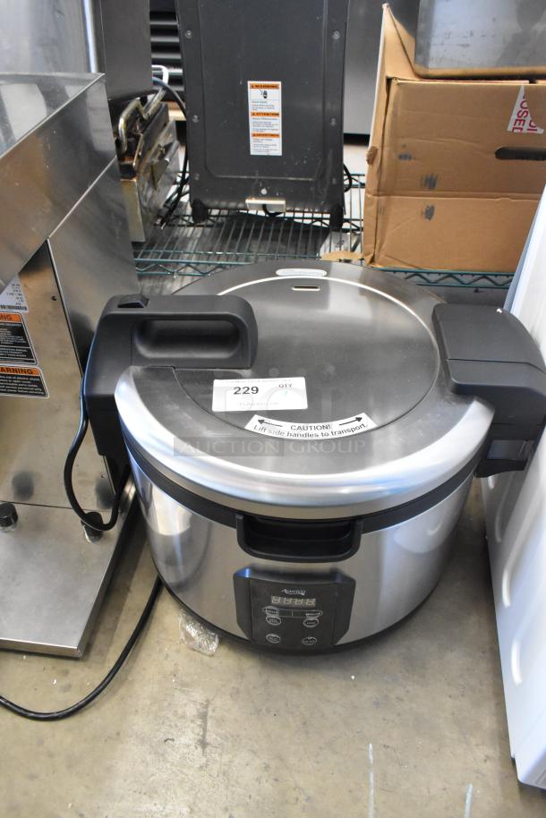 Avantco 177RCSB90 digital electric rice cooker, 90 cup capacity, new scratch and dent condition, with hinged lid and digital controls.