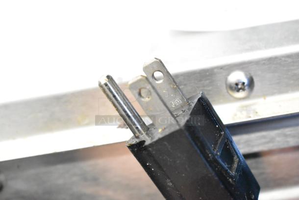 Close-up of a three-prong plug on the Fryclone 259OFM110 fryer oil filter machine, highlighting its durable, new condition.