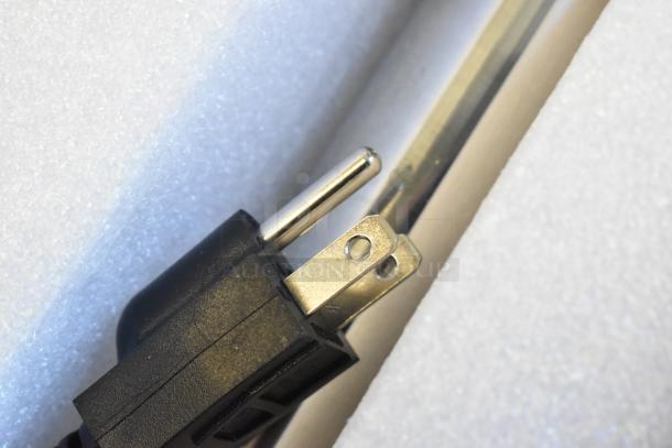 2023 AvaMix 928IBMD10 immersion blender plug, medium-duty, 3/4 hp, 120V, brand new with slight scratches and dents.