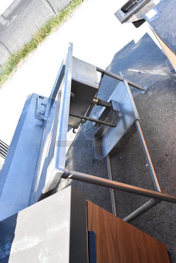 Stainless steel single bay sink with counter, backsplash, and under shelf. Good condition. Suitable for commercial use.