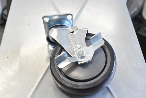 Brand new commercial caster with metal bracket. Scratch and dent item; part of lot including 2 TBH-18/23299.