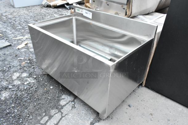 BRAND NEW SCRATCH AND DENT! Regency 600IB1830 underbar ice bin, 18" x 30", 98 lb. capacity, visible minor scratches, stainless steel.