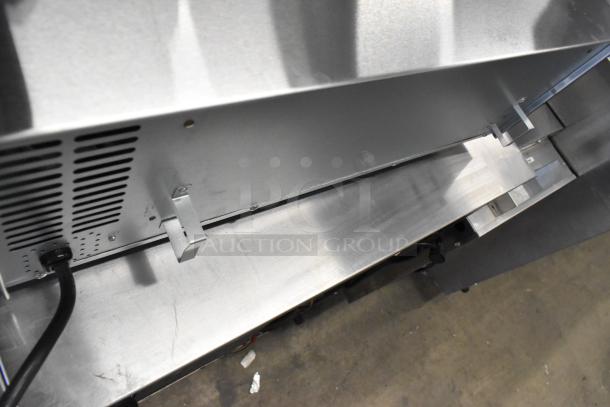 Avantco 177CPO16TSGL stainless steel pizza oven, scratch and dent, missing glass, adjustable thermostatic control.