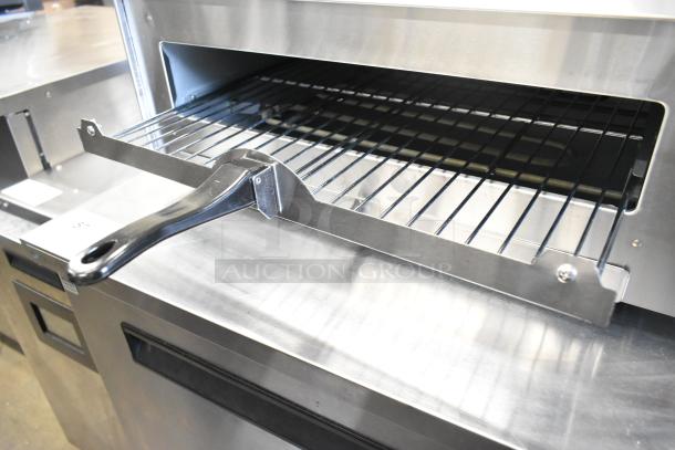 Brand new Avantco 177CPO16TSGL stainless steel pizza oven, missing glass. Adjustable thermostat, 120V, 1 phase.