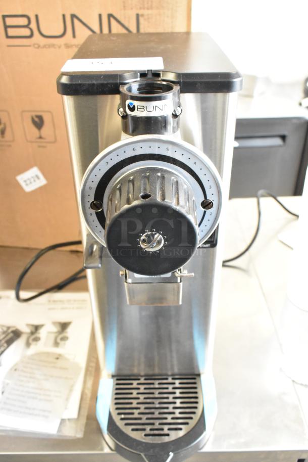 BRAND NEW Bunn 55600.0100 GVH-1 1 lb. stainless steel bulk coffee grinder. Scratch and dent condition. 120 Volts, 1 Phase.