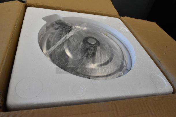 Brand new Hi Tek RWT1661B 11 Quart Soup Kettle Food Warmer, 120V, in original packaging. Scratch and dent condition.