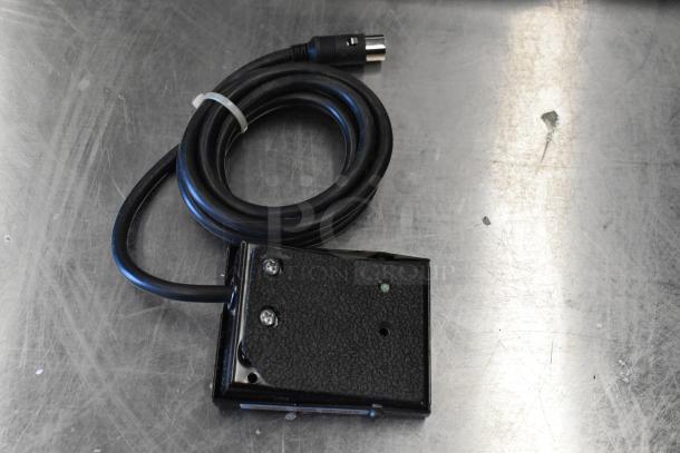 BRAND NEW Tor Rey PPC-5/10 10 lb. digital scale foot pedal. Remote indicator, legal for trade. Scratch and dent condition.