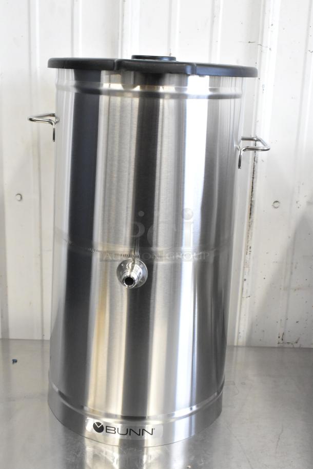 Brand new Bunn 34100.0002 TDO-4 iced tea dispenser, 4-gallon, stainless steel, brew-through lid, some scratches and dents.