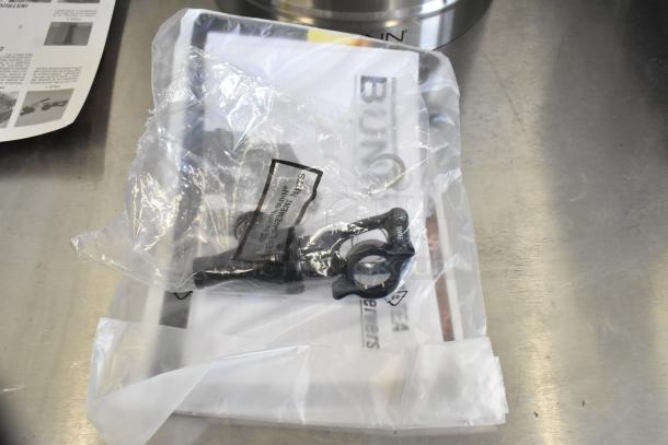 Brand new Bunn 34100.0002 TDO-4 Iced Tea Dispenser, 4-gallon. Includes brew-through lid and replacement parts.