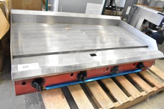 Brand new Avantco 177CAG48TG 48" natural gas griddle with thermostatic controls, 140,000 BTU, scratch and dent condition.