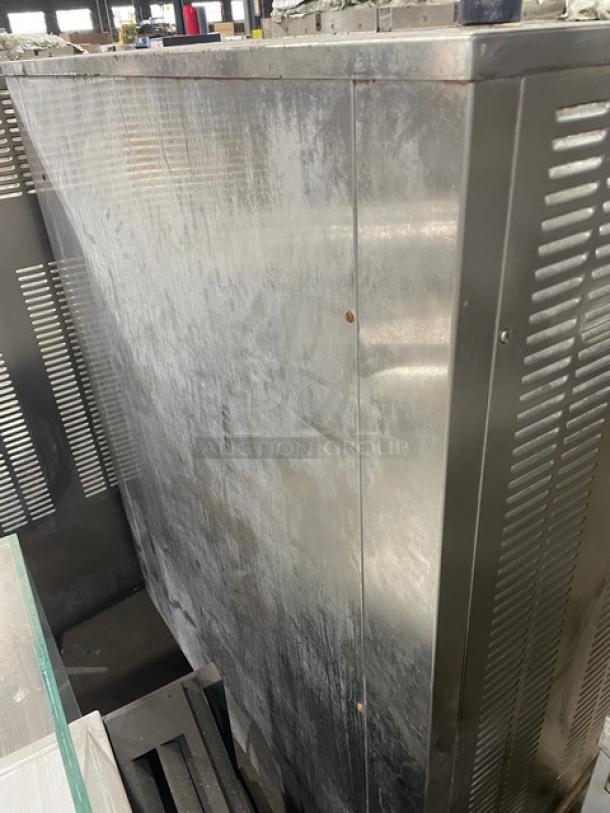 Alto-Shaam Combitherm 2020G stainless steel combi oven, natural gas, full-height on legs, model 2020G, side view.