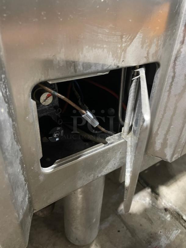 Alto-Shaam Combitherm Series Model 2020G combi oven, stainless steel, natural gas, full-height, on legs, 110-120V.