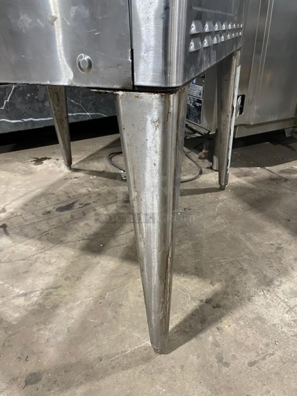 Blodgett commercial stainless steel convection oven leg. Natural gas powered, single stack, wired oven rack included.